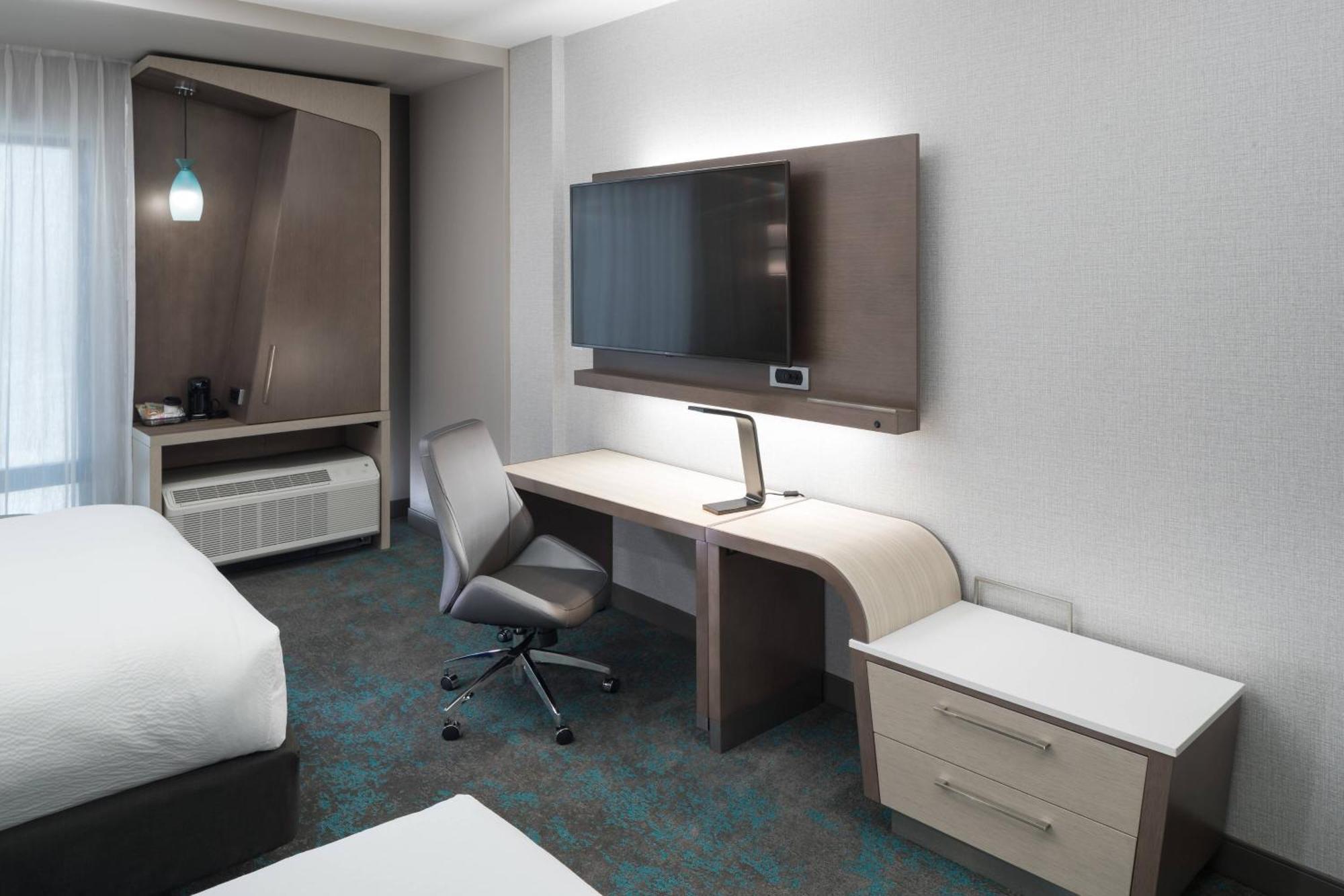 Courtyard By Marriott Heights/i-10 Hotel