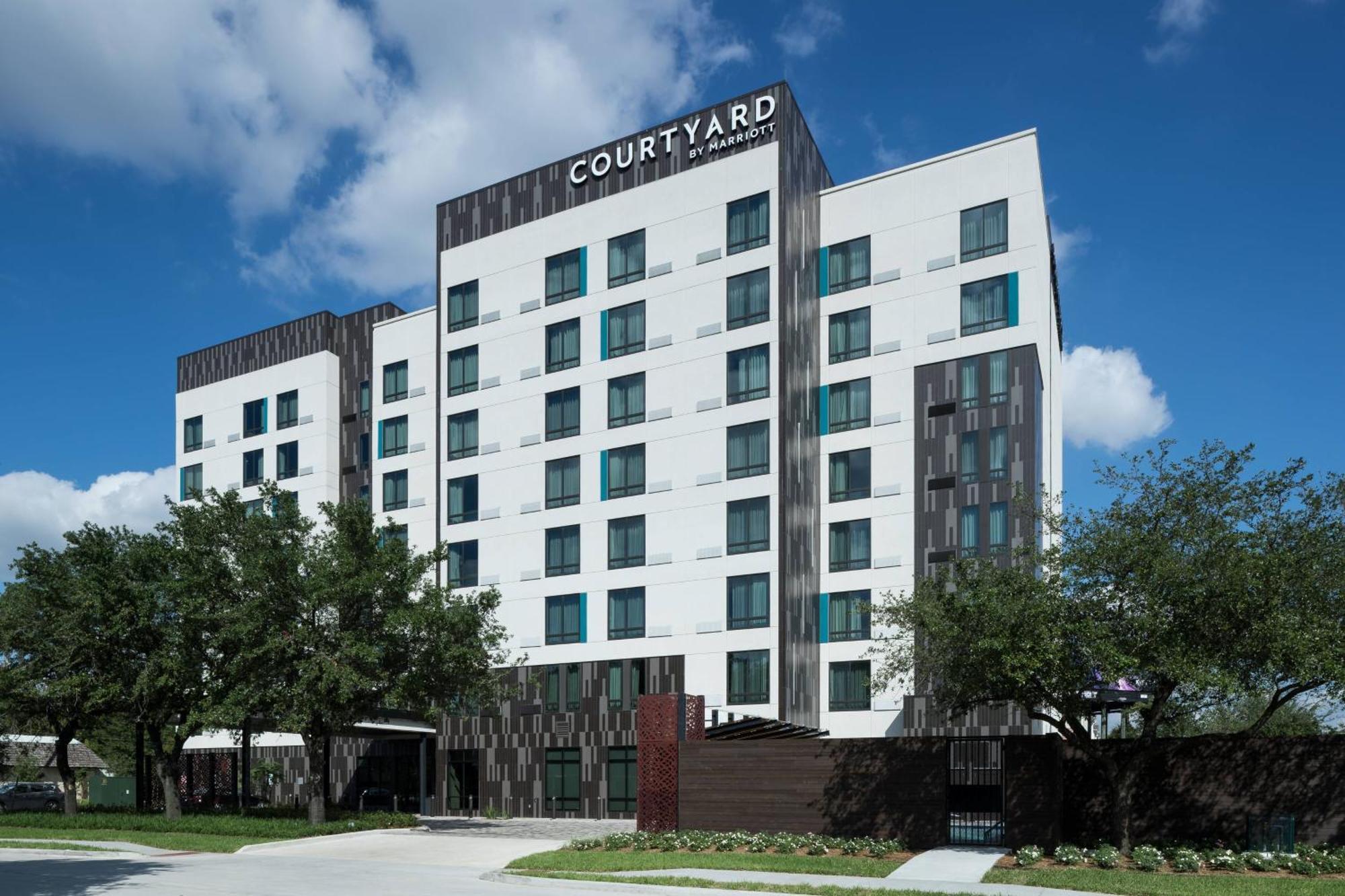 Courtyard By Marriott Heights/i-10 3*